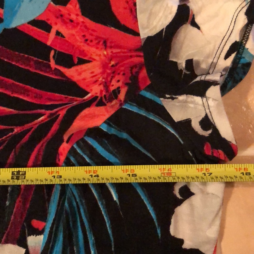 a.n.a. GORGEOUS FLORAL TOP - Picture 9 of 10
